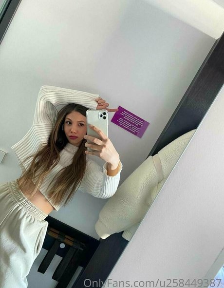 leona corona only fans nude