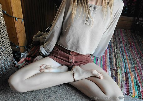 lilhippietoes only fans pictures