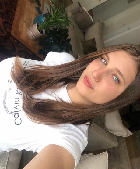 Shira Shabat onlyfans boobs