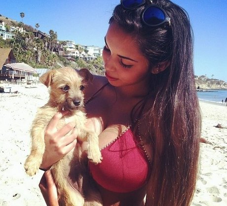 Tara Yazdi onlyfans topless