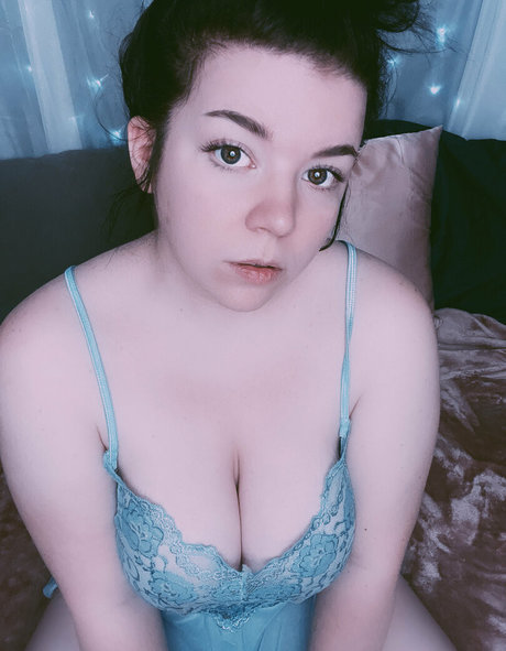 itsahmiamarie onlyfans posts