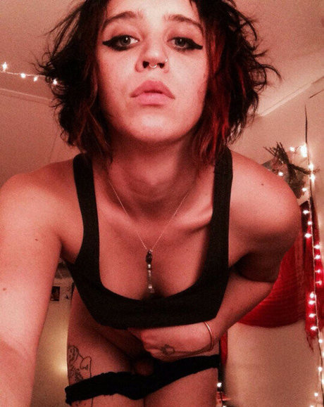 Adi Lockheart onlyfans ass