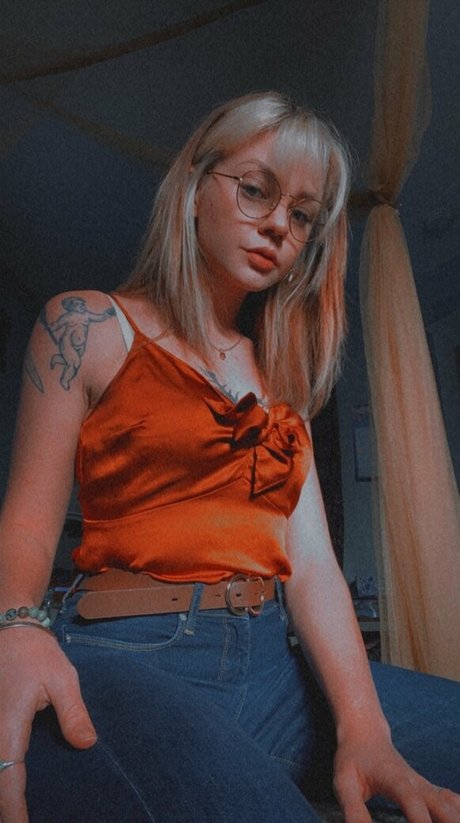 lustfullillian onlyfans striptease