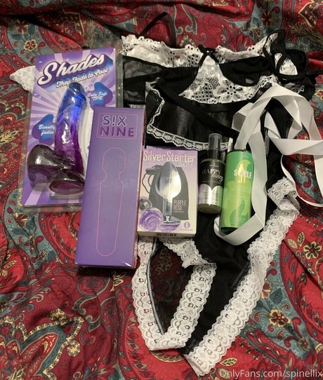 aquariush0e onlyfans striptease