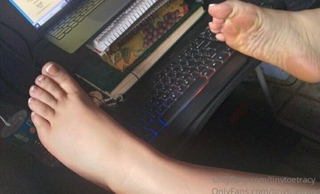 tinytoetracy onlyfans nude