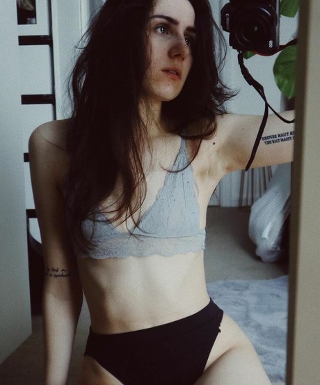 Dodie Clark onlyfans leaks free