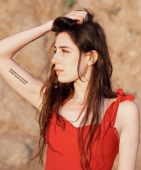 Dodie Clark onlyfans leaks naked