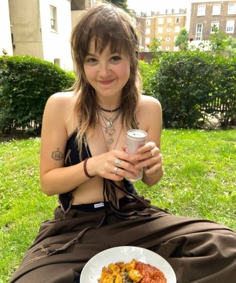 _femalien Profile pic