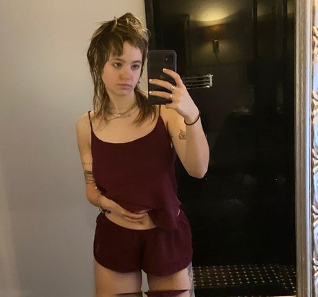 _femalien only fans photos