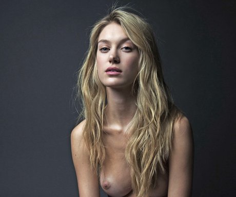 Caroline Lowe leaked onlyfans naked