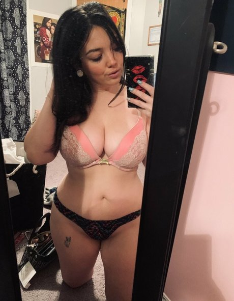 Vanessa Ray onlyfans model