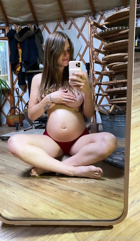 Holistic Nicole onlyfans picture