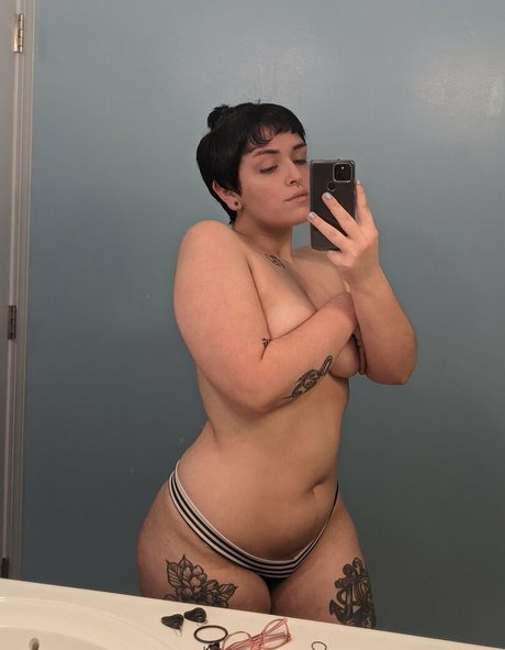 basilbabyy onlyfans strip tease