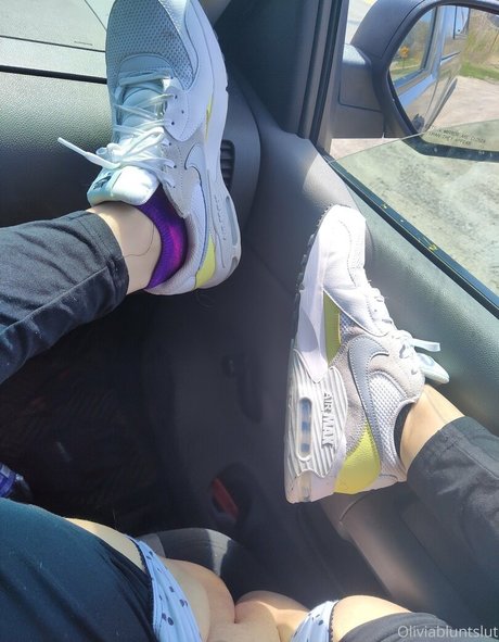 oliviabluntslut boobs onlyfans