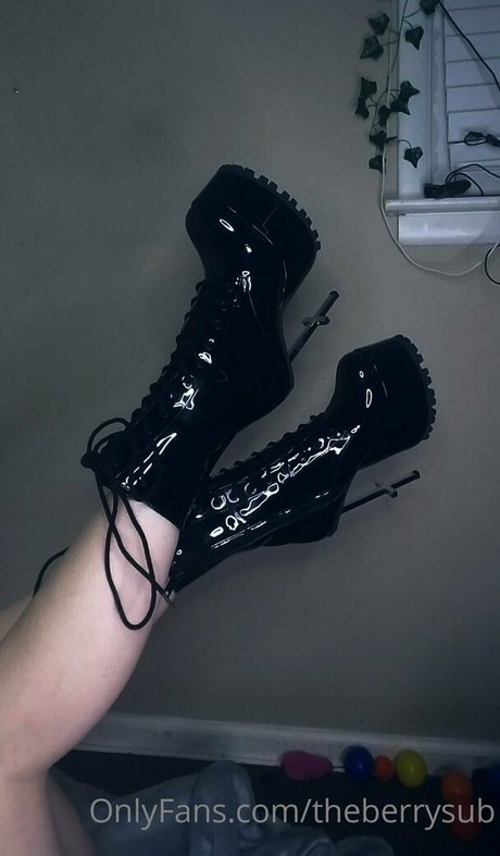 theberrysub nude on onlyfans