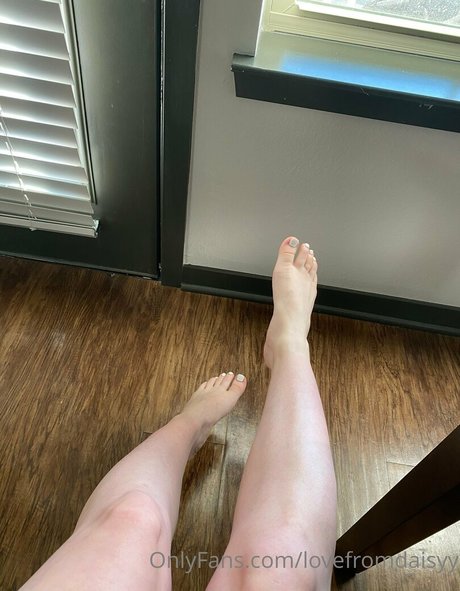 lovefromdaisyy onlyfans pics
