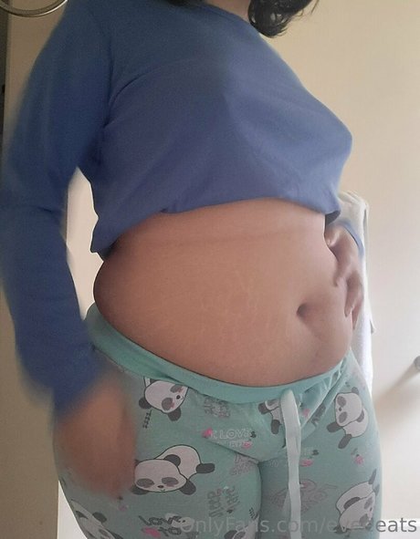 eveeeats onlyfans nudes leaked