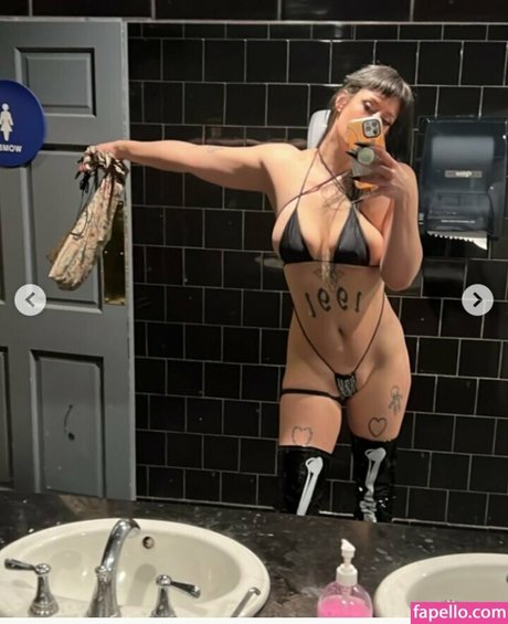 gothkaren naked on onlyfans