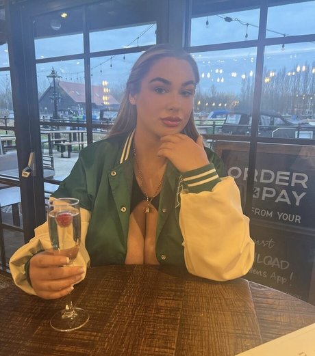 Caitlinn G nude only fans