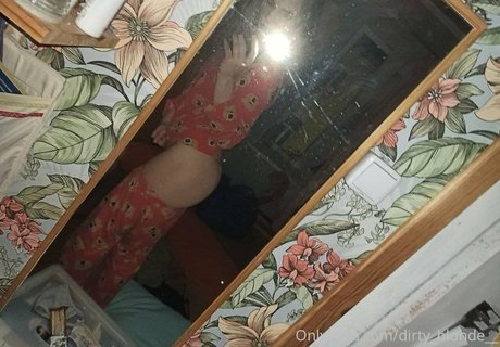 dirty blonde__ nude only fans