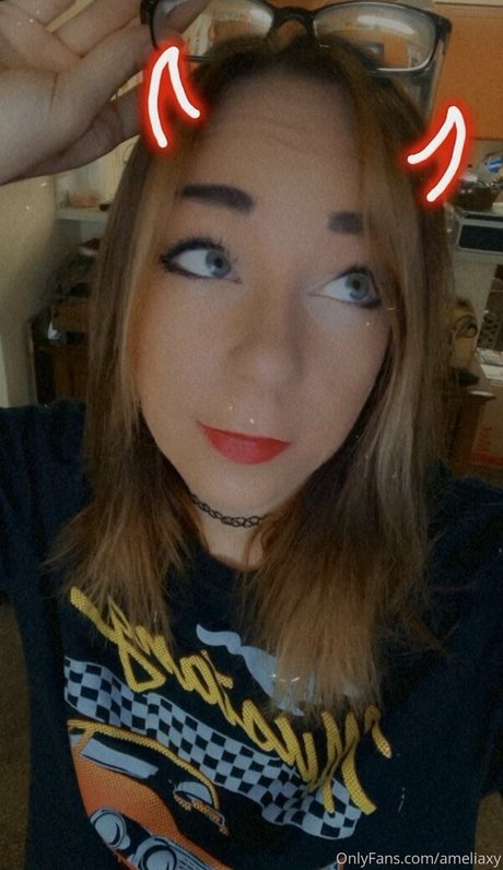 ameliaxy onlyfans topless