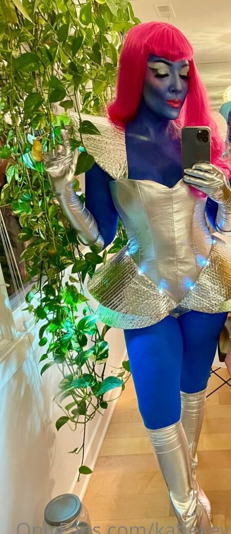 katiekey naked on onlyfans