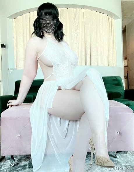 sno xo onlyfans public photos