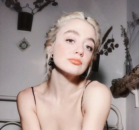 alittle vampy naked onlyfans leaked