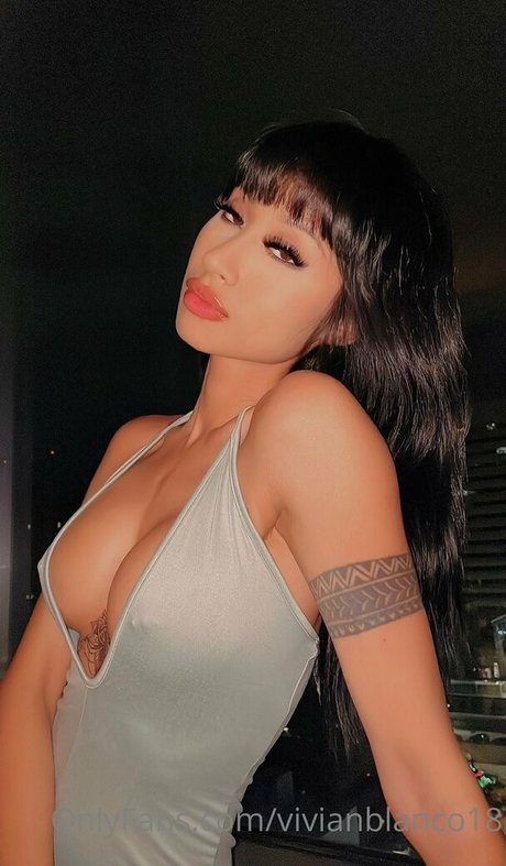 vivianblanco18 onlyfans model images