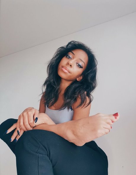 feetofmelanie onlyfans topless