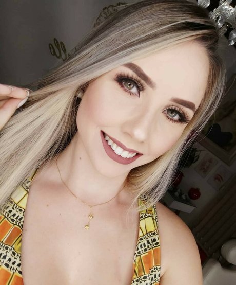 Marcelly Mello onlyfans strip tease