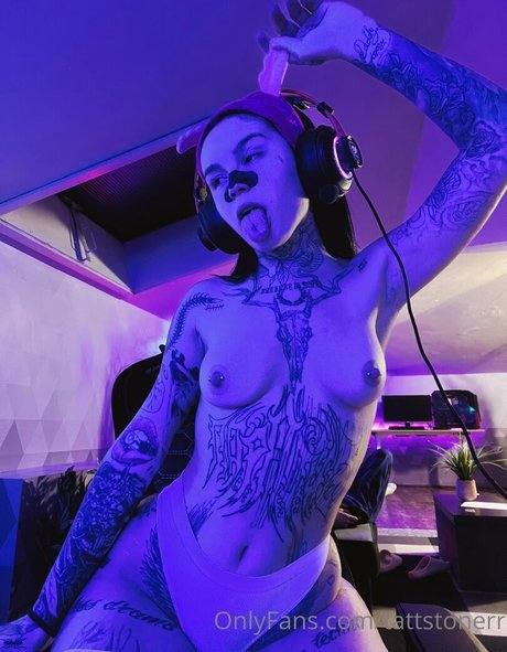 Stephanie Raszolkov strip onlyfans