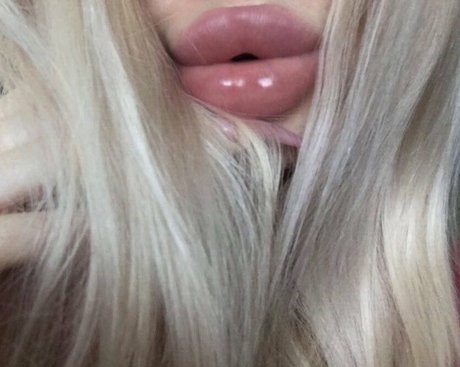 charlotteventura onlyfans model photos