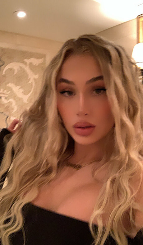 Dressupblondie on onlyfans