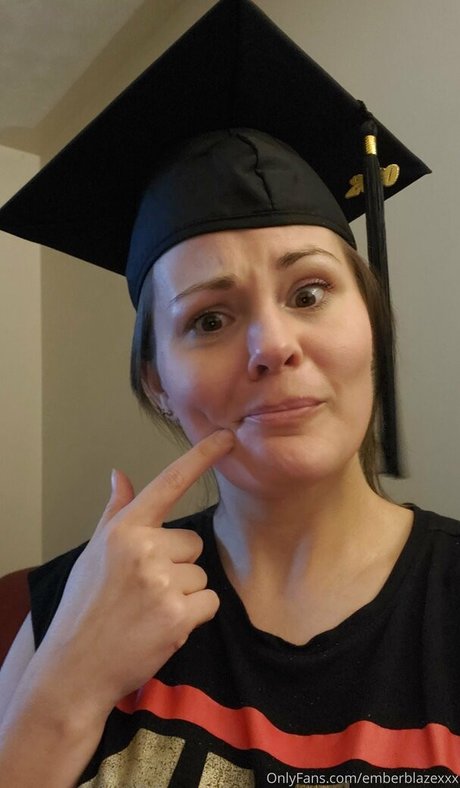emberblazexxx only fans pictures