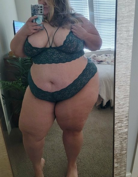 cassievalentine96 onlyfans model
