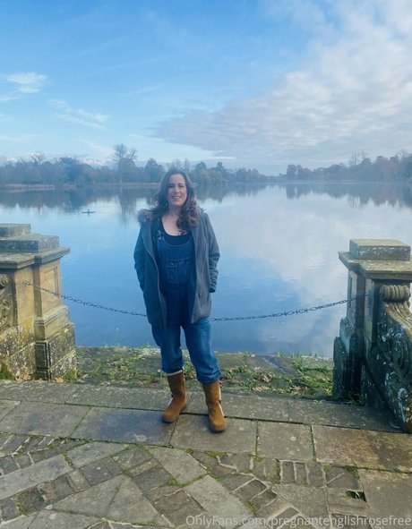 Pregnant English Rose Profile pic