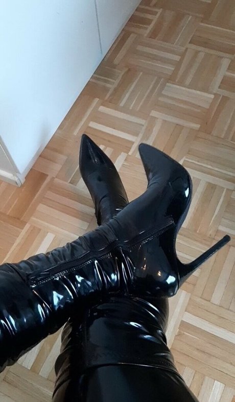 distannce leaked only fans nudes