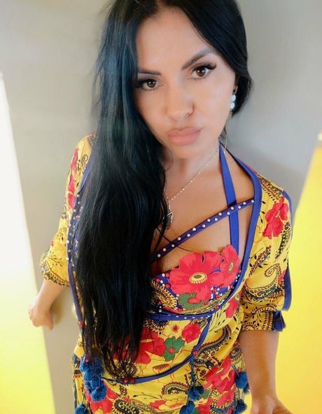 alenanikitina onlyfans content type