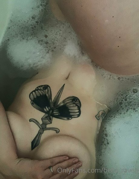 bella raven naked on onlyfans