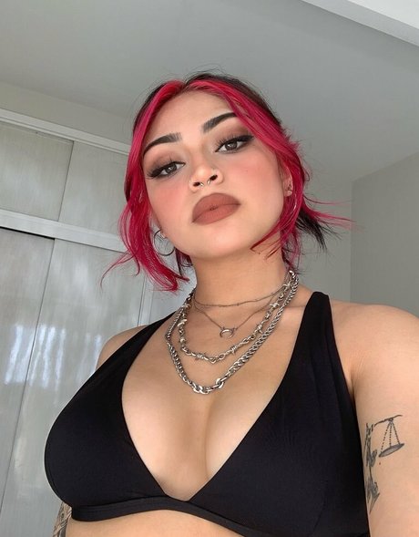 Deathlessley onlyfans ass