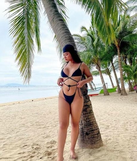 Stephanie Licas onlyfans tits