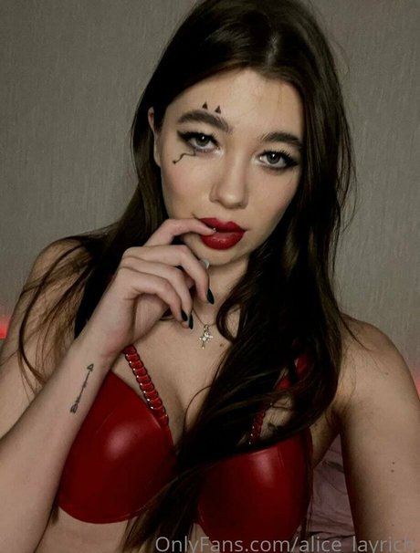 alice layrich onlyfans ass
