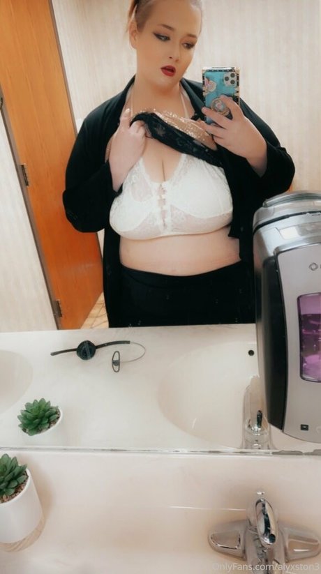 alyxston3 onlyfans nude pictures