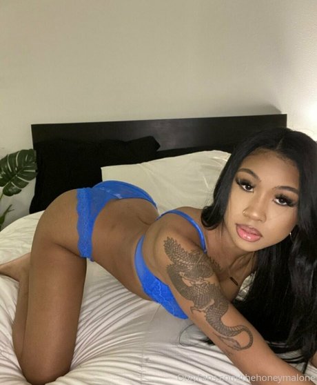 thehoneymalone onlyfans model