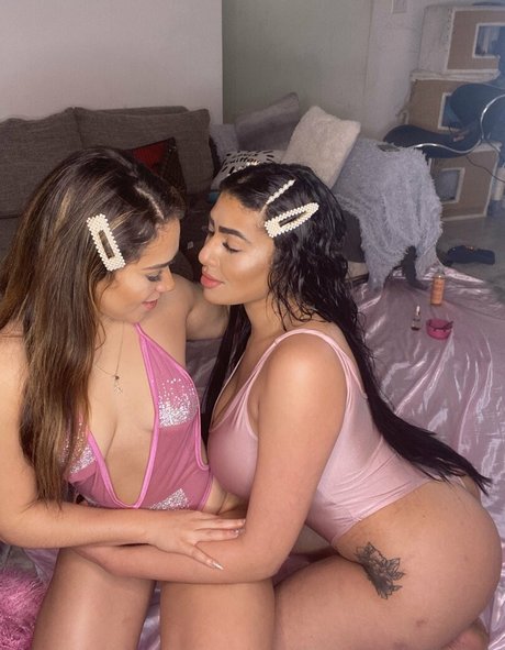 playgirlcarli18 only fans leaks