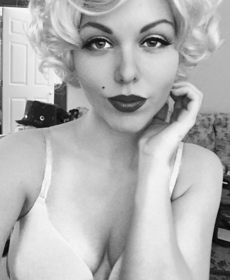 Abi Aikou naked onlyfans leaked