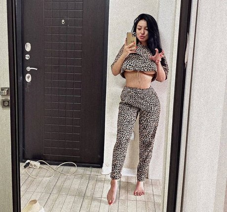 Asa Lochka onlyfans strip