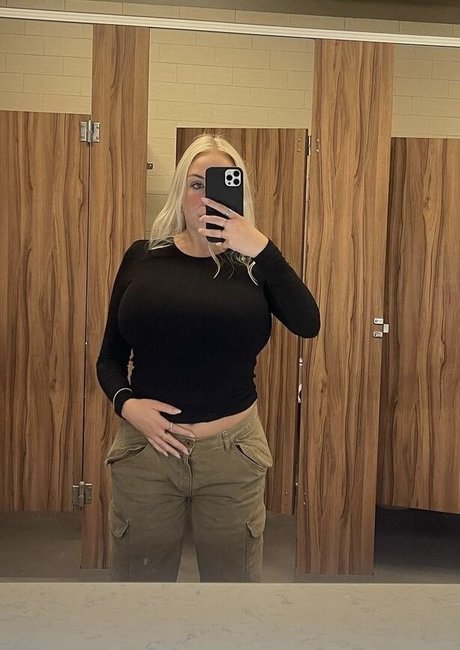 Holly Youpa onlyfans leak