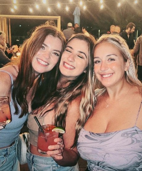 Holly Youpa onlyfans topless